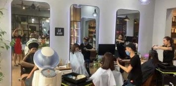 Hình ảnh nhộn nhịp tại Salon ANH QUÂN